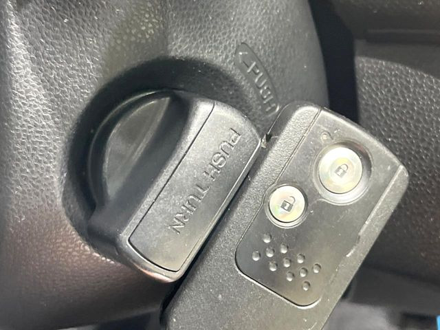 �yHonda�X�}�[�g�L�[�z�J�o����|�P�b�g�ɓ��ꂽ�܂܂ł��h�A�̎{���E�������\�ȃX�}�[�g�L�[�𑕔��B�G���W���̃I���E�I�t�����J�M�����o���K�v����������Ƃ��Ă��֗��ł���