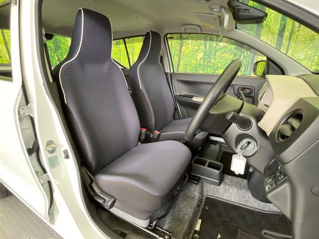 運転席シート廻りは使用感も少なく、良好な状態となっています。丁寧に使われていたことがよくわかりますね。
