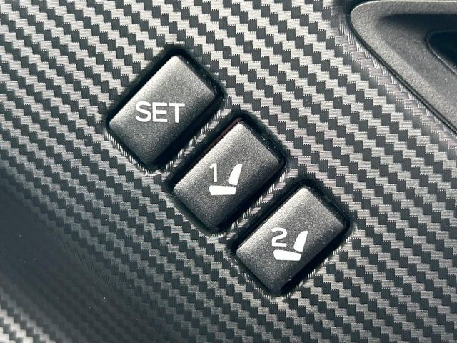 【メモリー機能付きパワーシート】ドライバーごとに設定したシート位置を記憶して、ボタン一つで切り替えできる便利な機能!運転する方が複数名いらっしゃるご家庭におすすめです♪
