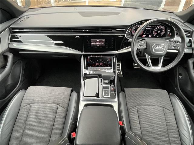 Q855 TFSI クワトロ デビューパッケージ Sライン 4WD