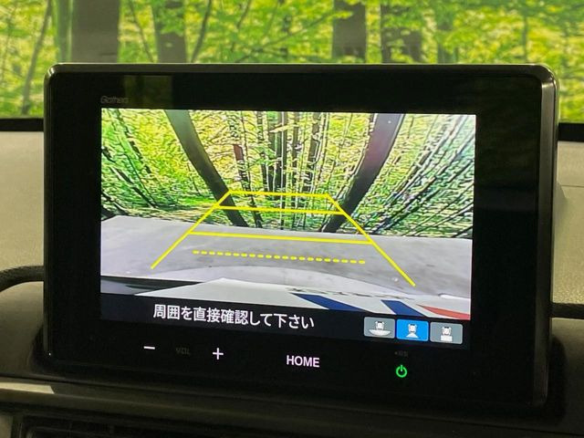 【バックカメラ】駐車時に後方がリアルタイム映像で確認できます。大型商業施設や立体駐車場での駐車時や、夜間のバック時に大活躍!運転スキルに関わらず、今や必須となった装備のひとつです!