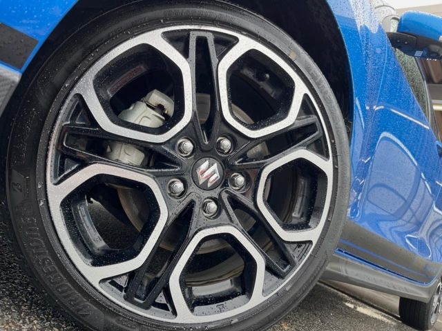 �y����17�C���`�A���~�z�C�[���z�O�ςɃ}�b�`���������A���~�z�C�[���𑕒����Ă���܂��B�e��ЊO�A���~�z�C�[����A�X�^�b�h���X�^�C�����戵�����Ă���܂��B���񂲑��k����������