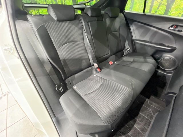 後部座席も気になるようなキズ・汚れやへたり等、大きなダメージはなく、良好な状態です。