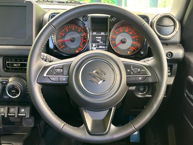 【純正革巻きステアリング】上質な革を使用することで、手にしっかり馴染みとても運転しやすいハンドルです♪