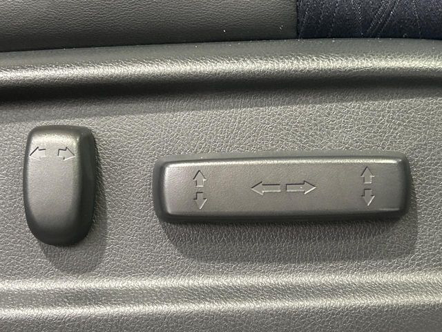 【パワーシート】スイッチ一つで簡単にシートの微調整が可能!電動だから力もいりません!快適なシートポジションにセットして、快適なドライブをお楽しみください。