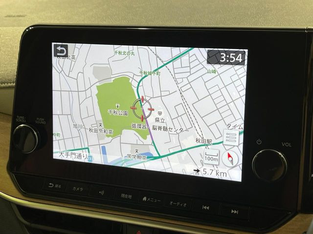 【メーカー純正9インチナビ】インテリアに溶け込むスタイリッシュな「専用設計」メーカーナビを装備♪視認性や操作性など基本性能にも優れ、より上質なカーライフをお楽しみいただけます。