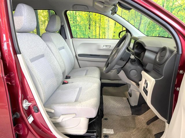 運転席シート廻りは使用感も少なく、良好な状態となっています。前オーナー様が丁寧に使っていたことがよくわかりますね。