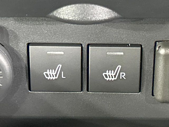【前席シートヒーター】寒い日に重宝するシートヒーターを後席にも装備!エアコンより早く温まってくれるので寒がりの人も安心ですね♪エアコンの温風は乾燥するから苦手、という方にもをおすすめです。