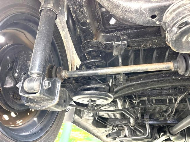 お車を安心してお乗りいただく為には、足回りの定期点検が欠かせません。サービスサポート(有償保証)では無料点検もご提供しており、安心のカーライフをお過ごしいただけるサポート体制が整っています。