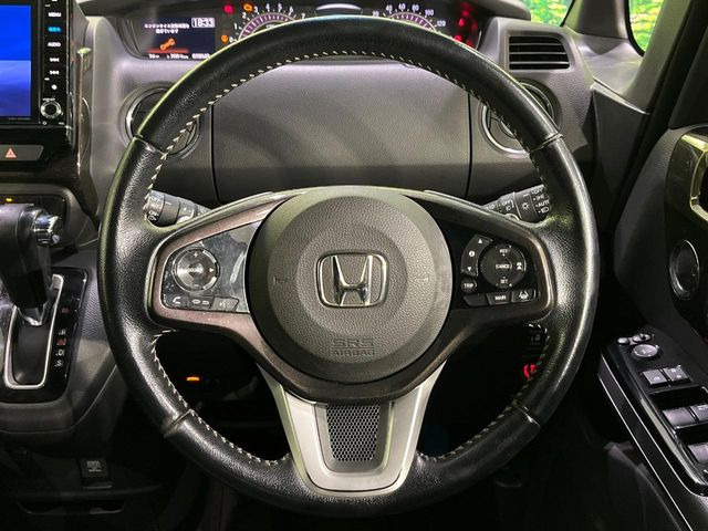 【アダプティブクルーズコントロール】高速道路での長距離走行が楽に!!自動で速度を保つクルーズコントロールが、衝突軽減システムと連携し、前方の車両を感知して車間を保つように速度調節してくれます!!