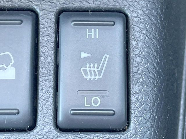 【シートヒーター】寒い日に重宝するシートヒーター!エアコンより早く温まってくれるので寒がりの人も安心ですね♪エアコンの温風は乾燥するから苦手、という方にもをおすすめです。