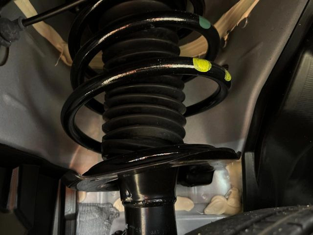 お車を安心してお乗りいただく為には、足回りの定期点検が欠かせません。サービスサポート(有償保証)では無料点検もご提供しており、安心のカーライフをお過ごしいただけるサポート体制が整っています。