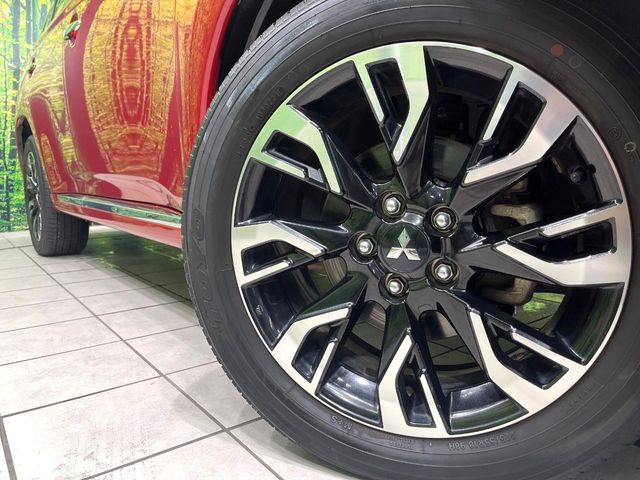 �y����18�C���`�A���~�z�C�[���z�O�ςɃ}�b�`���������A���~�z�C�[���𑕒����Ă���܂��B�e��ЊO�A���~�z�C�[����A�X�^�b�h���X�^�C�����戵�����Ă���܂��B���񂲑��k����������