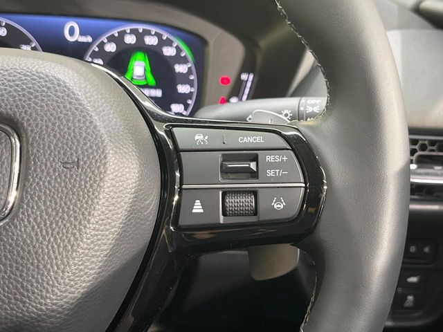 【レーダークルーズコントロール】高速道路での長距離走行が楽に!!自動で速度を保つクルーズコントロールが、衝突軽減システムと連携し、前方の車両を感知して車間を保つように速度調節してくれます!!