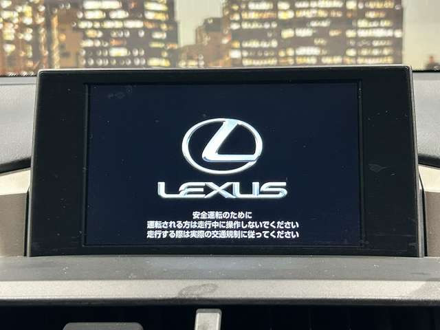 【純正SDナビ】FM&AMを聴くことは勿論のこと!!CD&DVD再生可能で地デジTVの視聴も可能な多機能ナビでドライブも快適ですよ☆