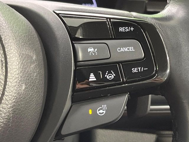 【アダプティブクルーズコントロール】高速道路での長距離走行が楽に!!自動で速度を保つクルーズコントロールが、衝突軽減システムと連携し、前方の車両を感知して車間を保つように速度調節してくれます!!