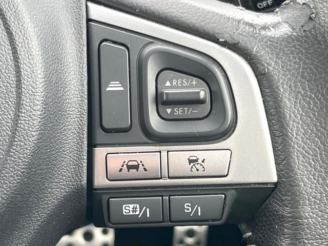 【全車速追従機能付クルーズコントロール】高速道路での長距離走行が楽に!!自動で速度を保つクルーズコントロールが、衝突軽減システムと連携し、前方の車両を感知して車間を保つように速度調節してくれます!!