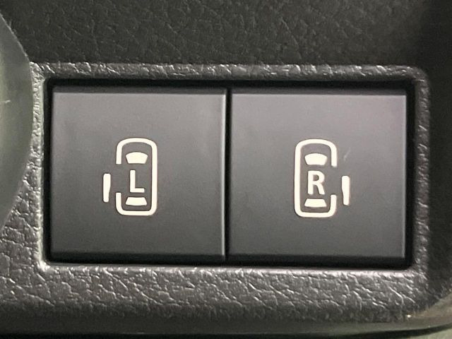 【両側スライドドア】駐車場で隣の車との間隔が狭く乗りにくい時、スライドドアなら安心!ドアオープン時も幅を取らず、開口部が広いので乗り降りがとっても簡単です。大きな荷物の出し入れも後席から可能♪