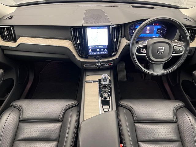 XC60B5 AWD インスクリプション 4WD