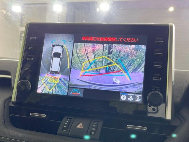 【パノラミックビューモニター】専用のカメラにより、上から見下ろしたような視点で360度クルマの周囲を確認することができます☆死角部分も確認しやすく、狭い場所での切り返しや駐車もスムーズに行えます。