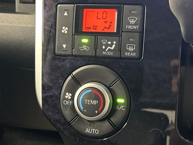 寒い冬も暑い夏も全席に快適な空調を届けてくれる、ダイヤル式エアコンを装備♪