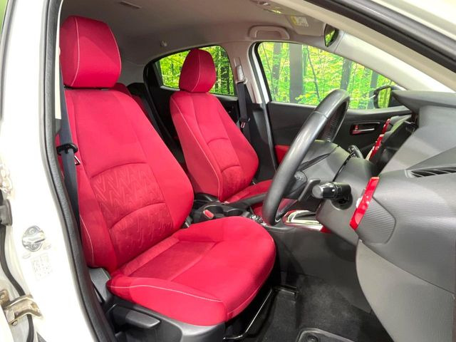 運転席シート廻りは使用感も少なく、良好な状態となっています。丁寧に使われていたことがよくわかりますね。
