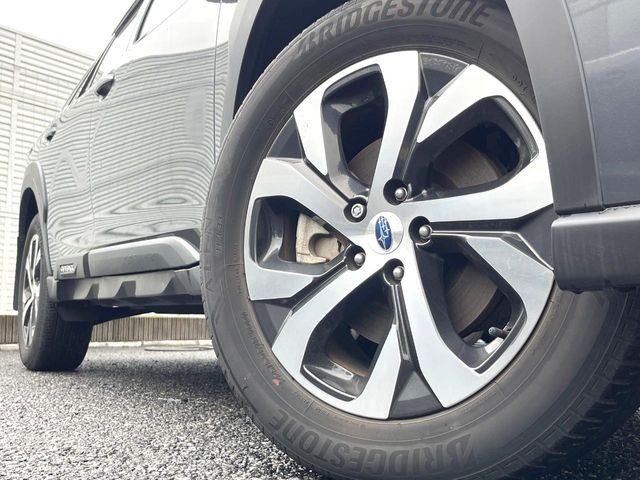 【純正アルミホイール】外観にマッチした純正アルミホイールを装着しております。各種社外アルミホイールや、スタッドレスタイヤも取扱いしております。是非ご相談ください♪