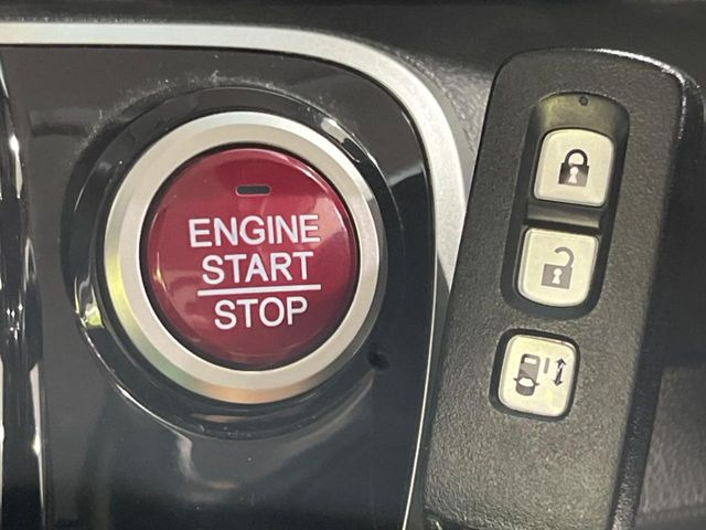 �yHonda�X�}�[�g�L�[�z�J�o����|�P�b�g�ɓ��ꂽ�܂܂ł��h�A�̎{���E�������\�ȃX�}�[�g�L�[�𑕔��B�G���W���̃I���E�I�t�����J�M�����o���K�v����������Ƃ��Ă��֗��ł���