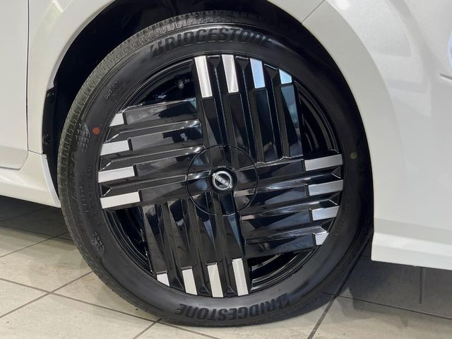 �y����17�C���`�A���~�z�C�[���z�O�ςɃ}�b�`���������A���~�z�C�[���𑕒����Ă���܂��B�e��ЊO�A���~�z�C�[����A�X�^�b�h���X�^�C�����戵�����Ă���܂��B���񂲑��k����������