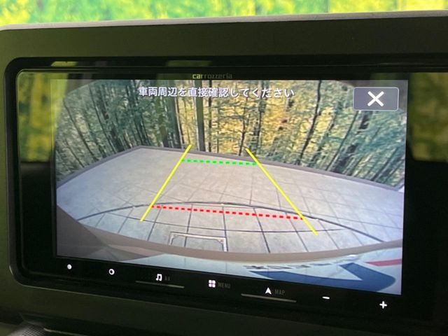 【バックカメラ】駐車時に後方がリアルタイム映像で確認できます。大型商業施設や立体駐車場での駐車時や、夜間のバック時に大活躍!運転スキルに関わらず、今や必須となった装備のひとつです!