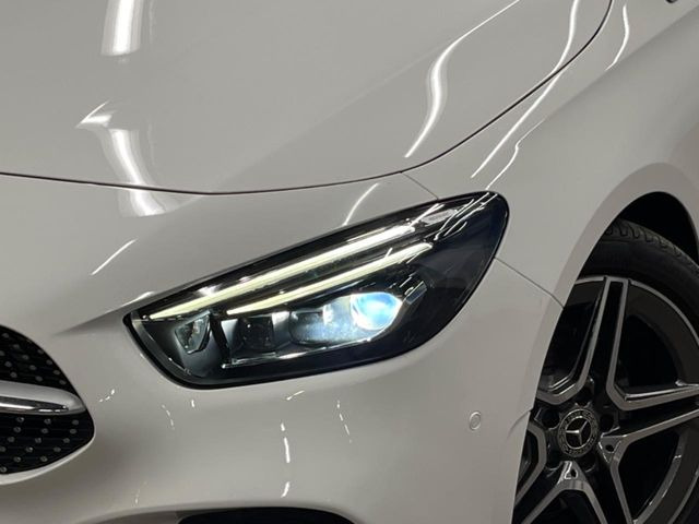 ●LEDヘッドライト:夜間走行時も良好な視界を確保し安心して運転できる高輝度LEDヘッドライトを装備!点灯速度が早く、消費電力も抑えられています。