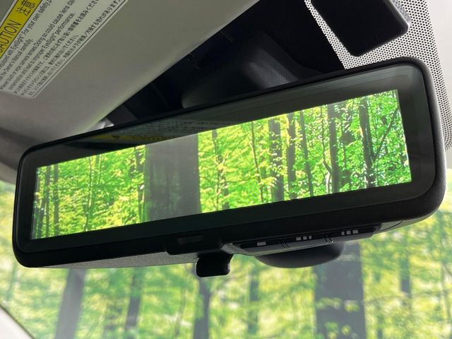 【スマートリヤビューミラー】後席の大きな荷物や同乗者で後方が確認しづらい時でも安心!カメラが撮影した車両後方の映像をルームミラー内に表示。クリアな視界で状況の確認が可能です!