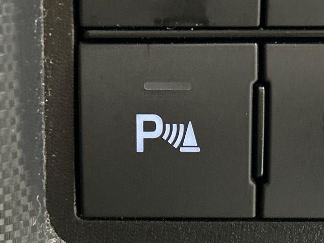 【クリアランスソナー】バンパーに付いたセンサーが障害物を検知!一定の距離に近づくとアラートで教えてくれます♪狭い駐車スペースや車庫入れ時も安心ですね☆