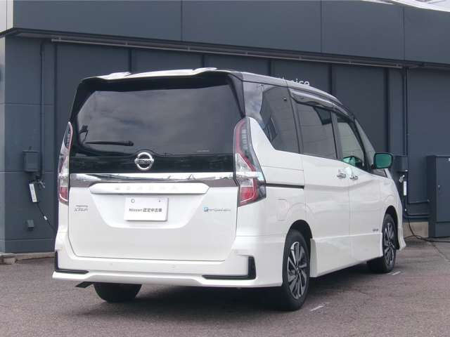 セレナ1.2 e-POWER ハイウェイスターV ステップタイプ
