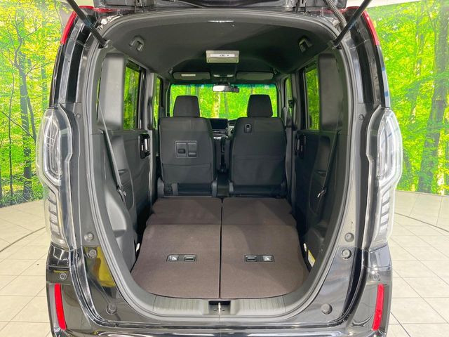 積み下ろしのしやすいデッキにはたっぷりと荷物を積み込んでいただけます。遊びから仕事まで、様々なシーンで頼れます♪