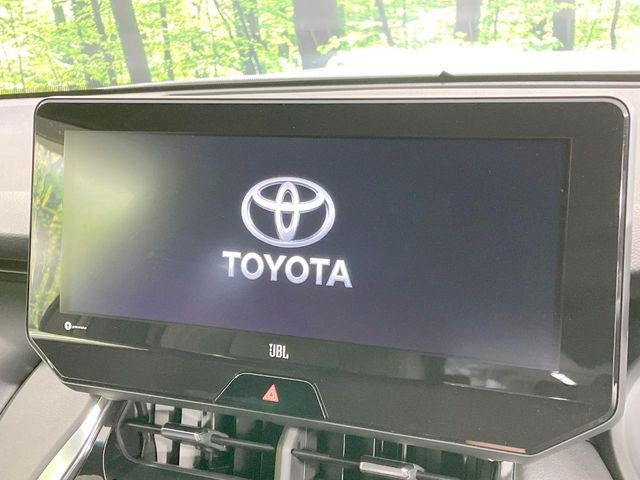 【12.3インチワイドナビ】高級感とインパクトのある大型ワイドナビを装備。各種オーディオ操作はもちろん、横長ワイド画面でのマップ2分割表示など、利便性も高いナビです♪
