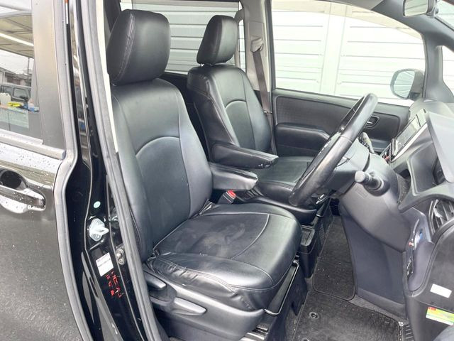 運転席シート廻りは使用感も少なく、良好な状態となっています。丁寧に使われていたことがよくわかりますね。