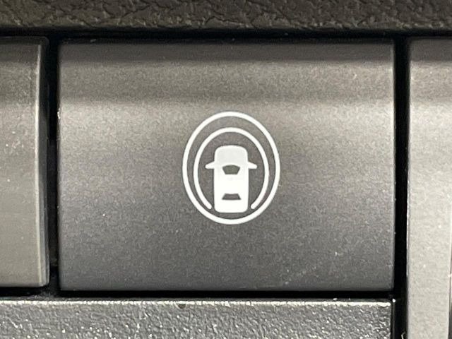 【クリアランスソナー】バンパーに付いたセンサーが障害物を検知!一定の距離に近づくとアラートで教えてくれます♪狭い駐車スペースや車庫入れ時も安心ですね☆