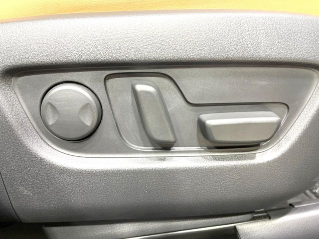 【パワーシート】スイッチ一つで簡単にシートの微調整が可能!電動だから力もいりません!快適なシートポジションにセットして、快適なドライブをお楽しみください。
