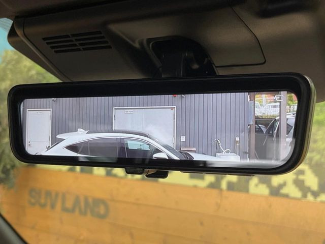 【デジタルインナーミラー】後席の大きな荷物や同乗者で後方が確認しづらい時でも安心!カメラが撮影した車両後方の映像をルームミラー内に表示。クリアな視界で状況の確認が可能です!