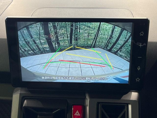 【バックカメラ】駐車時に後方がリアルタイム映像で確認できます。大型商業施設や立体駐車場での駐車時や、夜間のバック時に大活躍!運転スキルに関わらず、今や必須となった装備のひとつです!