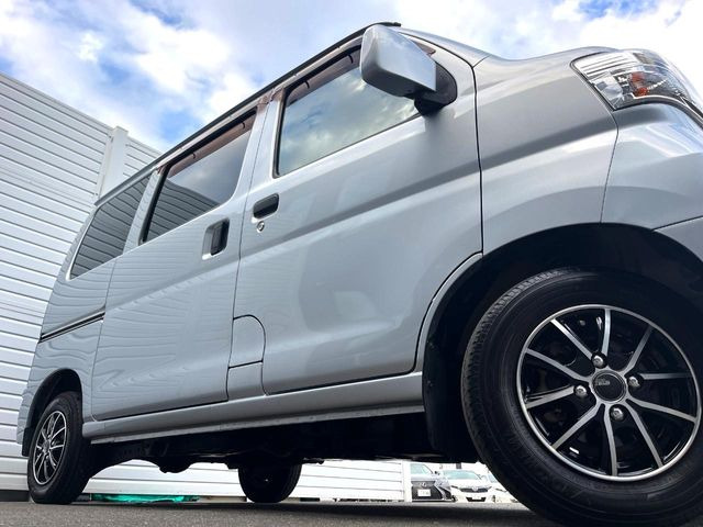 �y12�C���`�A���~�z�C�[���z�O�ςɃ}�b�`�����A���~�z�C�[���𑕒����Ă���܂��B�e��A���~�z�C�[����A�X�^�b�h���X�^�C�����戵�����Ă���܂��B���񂲑��k����������
