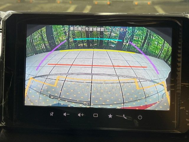 【バックカメラ】駐車時に後方がリアルタイム映像で確認できます。大型商業施設や立体駐車場での駐車時や、夜間のバック時に大活躍!運転スキルに関わらず、今や必須となった装備のひとつです!