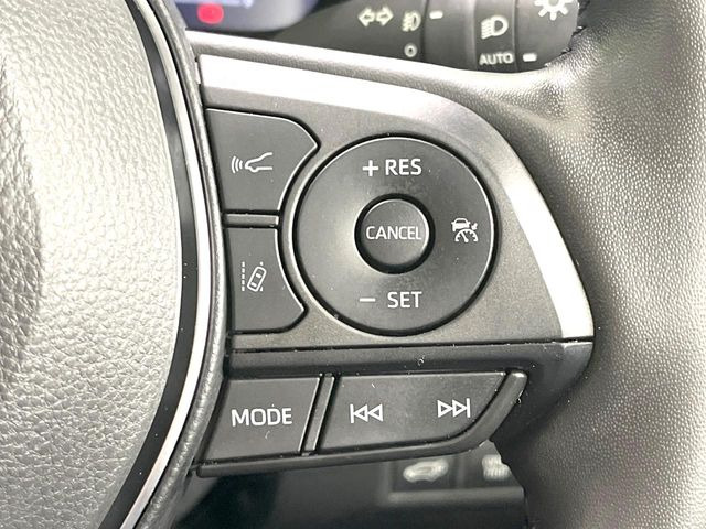 【レーダークルーズコントロール】高速道路での長距離走行が楽に!!自動で速度を保つクルーズコントロールが、衝突軽減システムと連携し、前方の車両を感知して車間を保つように速度調節してくれます!!
