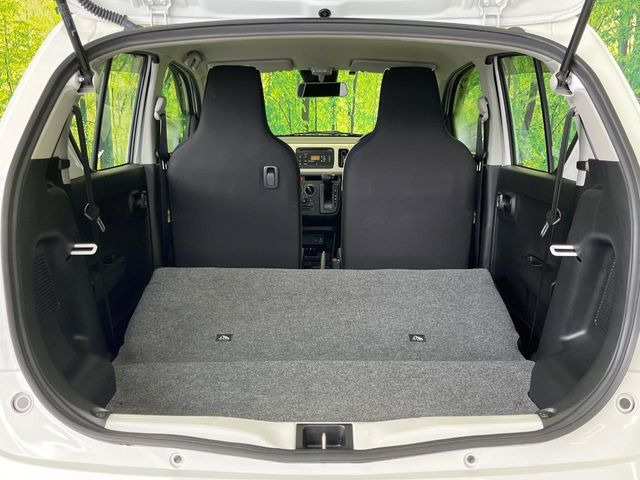 普段のお買い物や通勤、送迎等に十分な荷室スペースを確保しております。セカンドシートを倒すと、大きな荷物の積載も可能です♪