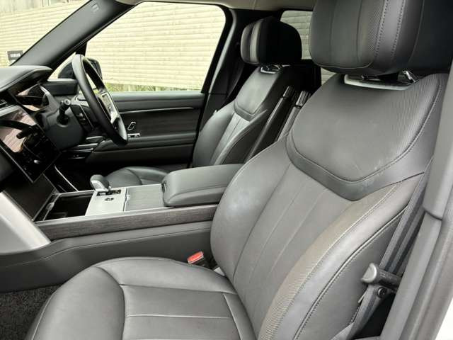 レンジローバーオートバイオグラフィ 3.0L P550e スタンダードホイールベース 4WD