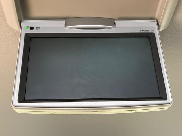 【フリップダウンモニター】大画面モニターで後席でもエンタメをお楽しみいただけます。小さなお子様にも大人気の装備です♪
