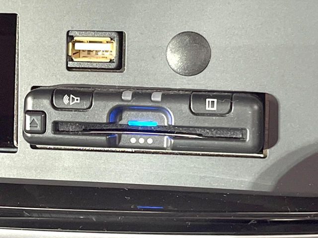 ●ETC車載器(アンテナ分離型音声案内タイプ):お引き渡し時には再セットアップを実施後、お渡しいたします。マイレージ登録に関してもお気軽にスタッフまでお尋ねください。