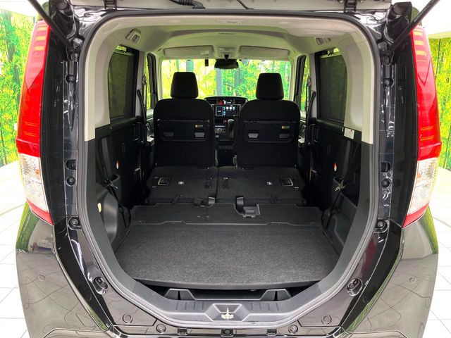 普段のお買い物や通勤、送迎等に十分な荷室スペースを確保しております。セカンドシートを倒すと、大きな荷物の積載も可能です♪
