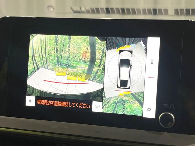 【パノラミックビューモニター】専用のカメラにより、上から見下ろしたような視点で360度クルマの周囲を確認することができます☆死角部分も確認しやすく、狭い場所での切り返しや駐車もスムーズに行えます。